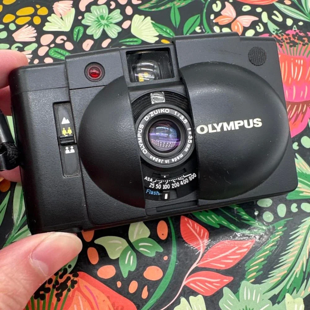 Olympus XA2 35mm Film Camera D.Zuiko 35mm f3.5 Lens Black Compact
